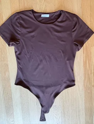 Aritzia Babaton Chocolate Brown Short Sleeve Bodysuit thumbnail 1