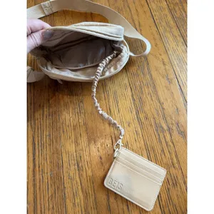 BEIS Waist Pack Fanny Pack Belt Bag Beige Zip Pockets Tethered Card Wallet thumbnail 6