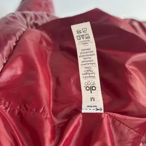 Alo Yoga Stunner Puffer Jacket Cranberry Red Winter Insulated Glossy Oversized thumbnail 17