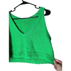 Women’s Green Crochet‎ Sleeveless Crop Top thumbnail 2