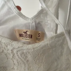 Hollister White Lace Floral‎ Halter Cami Top thumbnail 2
