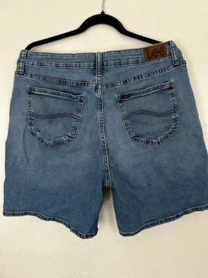 Lee Jeans Shorts for Women - Medium Waist, Size 16M (Excellent Condition) thumbnail 4