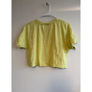 Nike Womens Cropped T-Shirt Lime Yellow Graphic‎ Swoosh Boxy Tee Size M 3370 thumbnail 3