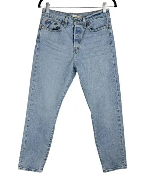 Levi’s Wedgie Straight Leg Jeans Sz 28 Light Wash Button Fly thumbnail 3