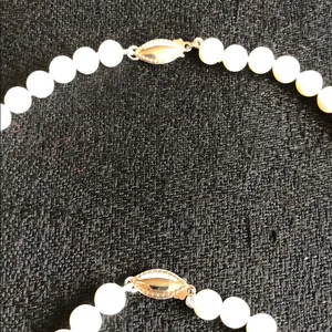 NWOT Pearl Necklace, Bracelet & Earrings Set thumbnail 3