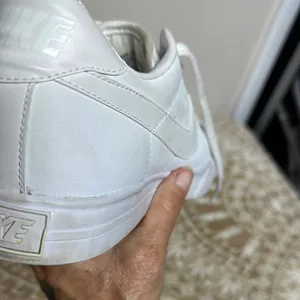 Nike White Athletic Shoes Classic Design thumbnail 4