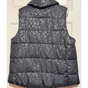 Old Navy Women's Gray Cheetah Print Puffer Vest Zips and Snaps Size XL thumbnail 3