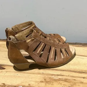 Earth‎ Vela Taupe Soft Leather Gladiator Sandals Size 9B A52 thumbnail 5