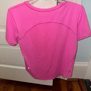 Lululemon Pink tee size 6 thumbnail 3