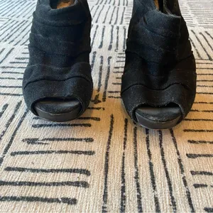 Libby Edelman Black Suede Slouch Peep Toe Heel Booties Size 9.5 thumbnail 3