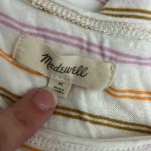 Madewell women’s medium Raw-Edged Hangout Tee in Branham Stripe‎ thumbnail 7