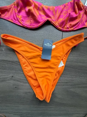 Hollister Two-Piece Swim Bikini Set in Pink/Orange Top Small/ Bottom X-Small thumbnail 2