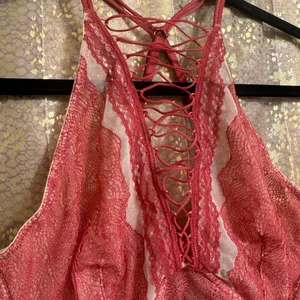 Victorias Secret Very Sexy High Neck Lace Strappy Bralette Begonia Soft Red Medi thumbnail 3