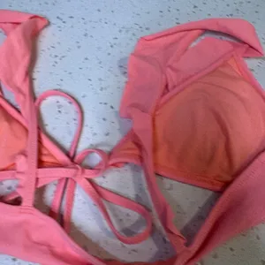 Aerie‎ Women Neon Pink Ruffle Scoop Neck Bikini Top Small S Tie Back Swimwear thumbnail 4