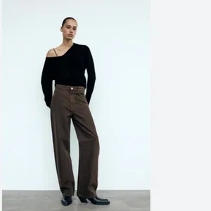 NWT Zara RELAXED OVERSIZE TAPERED ANIMAL PRINT HIGH-WAIST TRF JEANS SZ-8 thumbnail 2