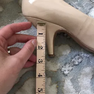 Vince Camuto Nude Patent Leather Heels Size 9 thumbnail 6