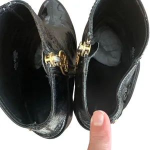 Tory Burch Whitney Booties Black Patent Leather Logo Platform Size 8 thumbnail 4