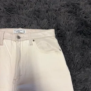 Abercrombie & Fitch faux leather top High Rise Cream 90s ultra highrise Jean 27 thumbnail 8