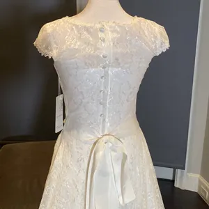 Women’s Wedding Dress V-Neck A-Line Cap Sleeve Lace over Satin Ivory Size 2 NWT thumbnail 6