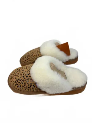 Beautiful NWTs Emu Women’s Shoes Size 5 thumbnail 3