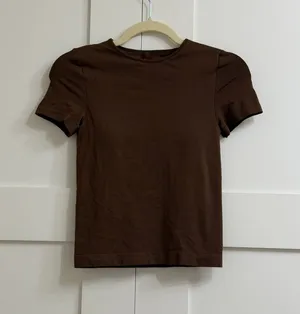 NWT Skims Soft Smoothing Seamless T-Shirt w/ Molded Cups SMALL thumbnail 1