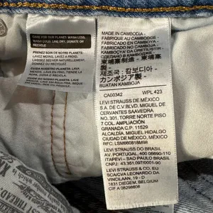 Levi’s 501 SZ W30 Jean Shorts Button-Fly Distressed Light Wash Frayed Hems Blue thumbnail 7