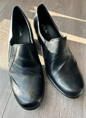 Clarks black leather comfy work shoes size 9W with small heel thumbnail 1