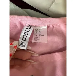 H&M Divided Pink Cropped Short Sleeve Tee Womens Size XS Crew Neck Basic Baby T thumbnail 7