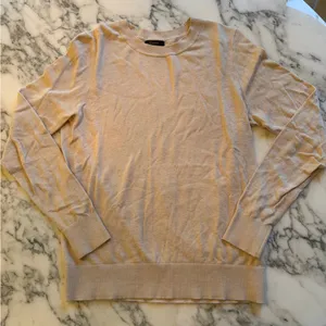 EUC QUINCE Lightweight Cotton Cashmere Crew Sweater - small hole customer return thumbnail 2