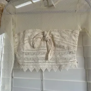 Source Unknown Cream Lace Crochet Mesh Long Sleeve Crop Top Size Small boho romantic NWT thumbnail 6