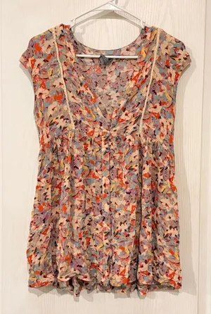 Final price Anthropologie Vanessa Virgina Floral V-Neck Babydoll Top in Multi thumbnail 1