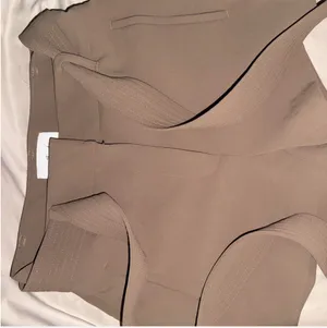 Aritzia Wilfred Shorts thumbnail 1