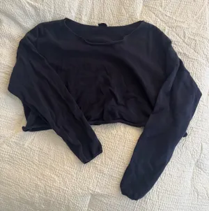 Brandy Melville Sweater Cropped thumbnail 1