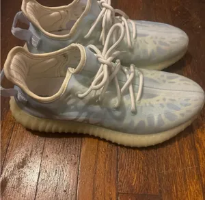 Yeezy Boost 350 thumbnail 2