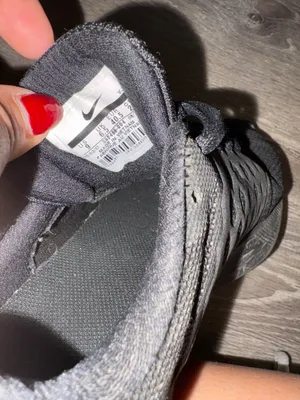Nike sneakers thumbnail 2