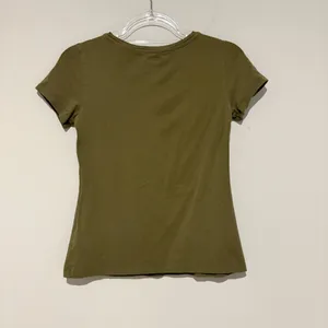 Old Navy‎ Slim Fit T-Shirt olive green size small thumbnail 2