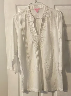 Lilly Pulitzer White Embroidered Tunic size L BNWOT length 31” bust 40” thumbnail 1