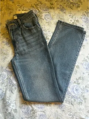 Hollister Co. High Rise Straight Jeans Size 00R #highrise #straight thumbnail 1