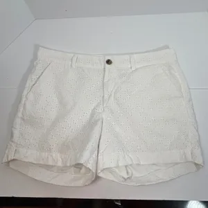Old Navy Everyday Short Womens 8 White‎ Eyelet Floral Mid-Rise Cotton Shorts thumbnail 6