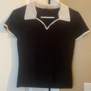 🛍BELLDINI BLACK & WHITE TOP SIZE M🛍 Size M thumbnail 1