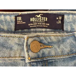Hollister Ultra High-Rise‎ Dad Jeans Light Wash Stretch Split Hem Size 11 30x31 thumbnail 3