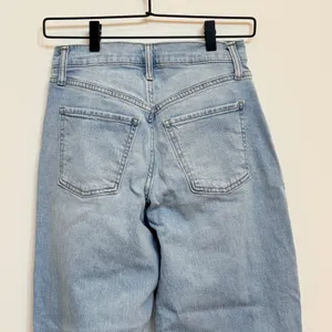 Old Navy WOW Barrel Leg Jeans Womens 0 High Rise Light Wash Cropped Denim thumbnail 5