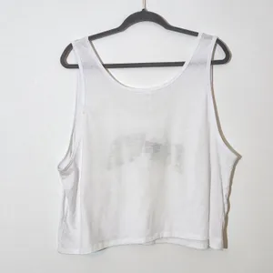 Zoozatz Cropped White Iowa Graphic Tank Top NWT Sz XL Iowa Hawkeyes Tank Top thumbnail 4