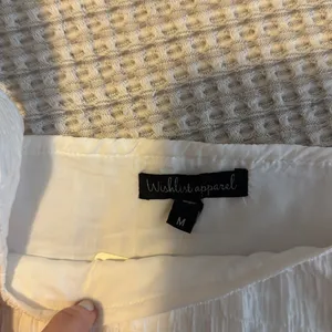 Wishlist NWT. Flowy white top. Size M. thumbnail 2