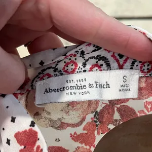 Abercrombie & Fitch Floral Button Up Sheer Blouse Size Small thumbnail 2