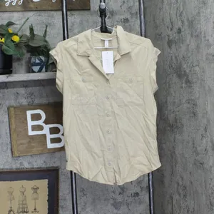 NWT Isabel Maternity By Ingrid & Isabel Button-Up Maternity Shirt Taupe Brown XS thumbnail 4