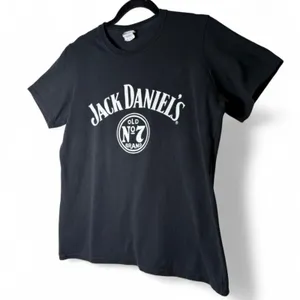 Jack Daniel's Old No 7 Logo T-Shirt Women's Medium Black 100% Cotton Graphic Tee thumbnail 2