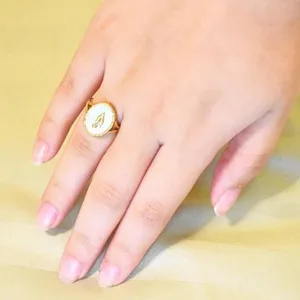 Flower Portrait Ring Gold thumbnail 3