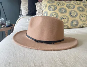 Boutique Hat Tan thumbnail 1