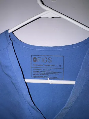 FIGS Scrub Top One-Pocket thumbnail 3